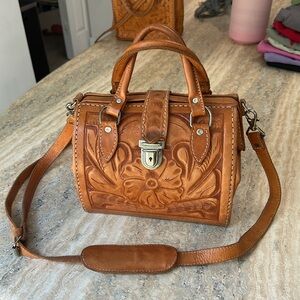 MR Canoa All Leather Handbag